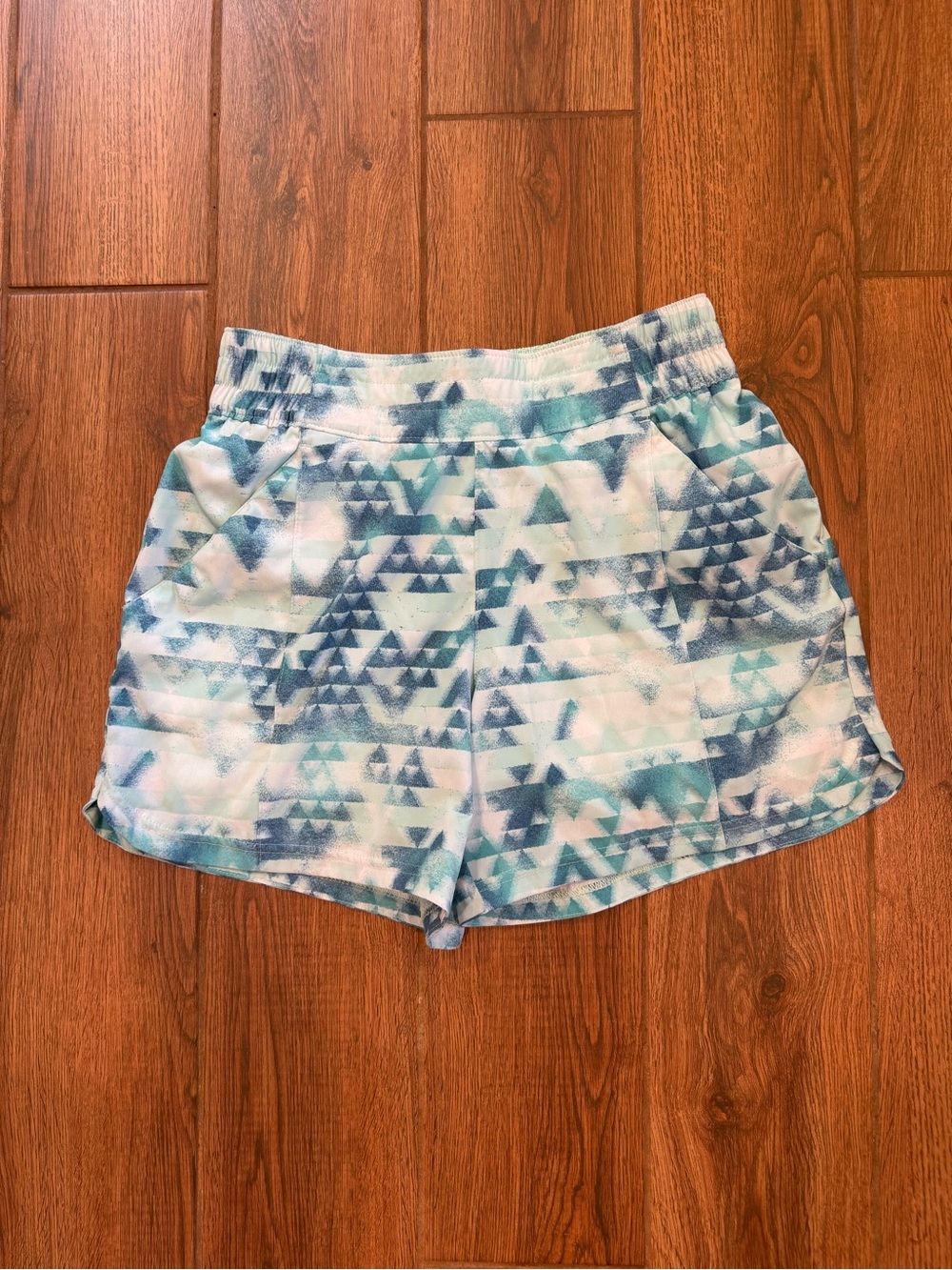 Columbia Women's Shorts Green Pattern With Liner Pockets Size M